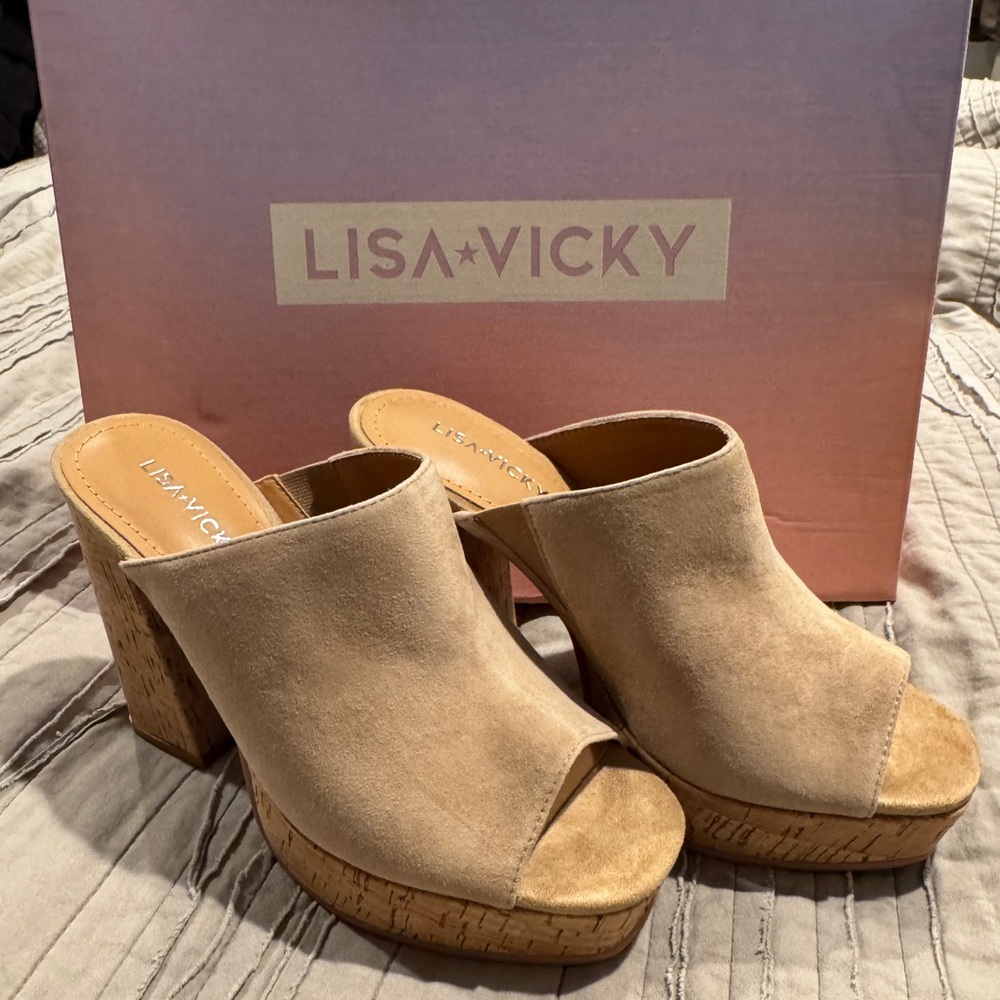NWT - Lisa Vicky Tan Suede Platform Sandal